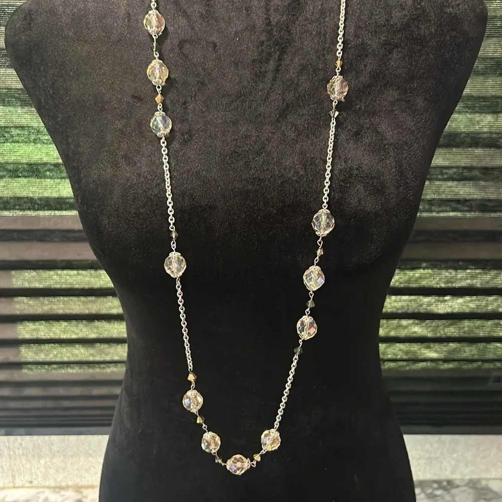 VTG Loft Round Clear Glass Beads Tiny Iridescent Purple Accent Beads Necklace - Picture 2 of 6